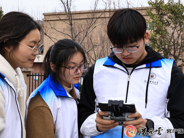 https://static.gxrb.com.cn/image/uploadpic/20250421/3e23b1974a14d96285c6356df48db4b7_wmf0e4.JPG